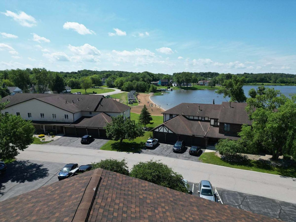 5065 Spinnaker Lane #E, Crown Point, IN 46307