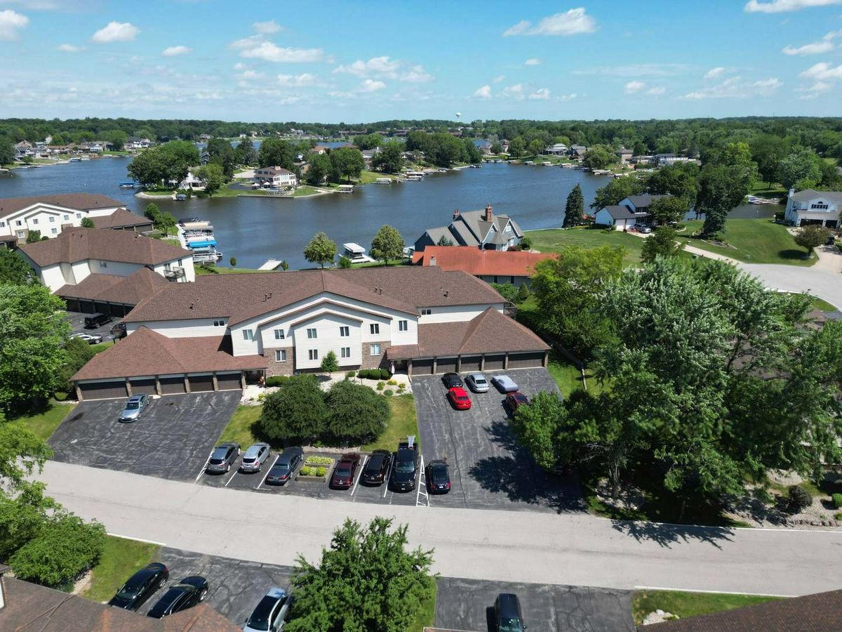 5065 Spinnaker Lane, Crown Point, IN 46307