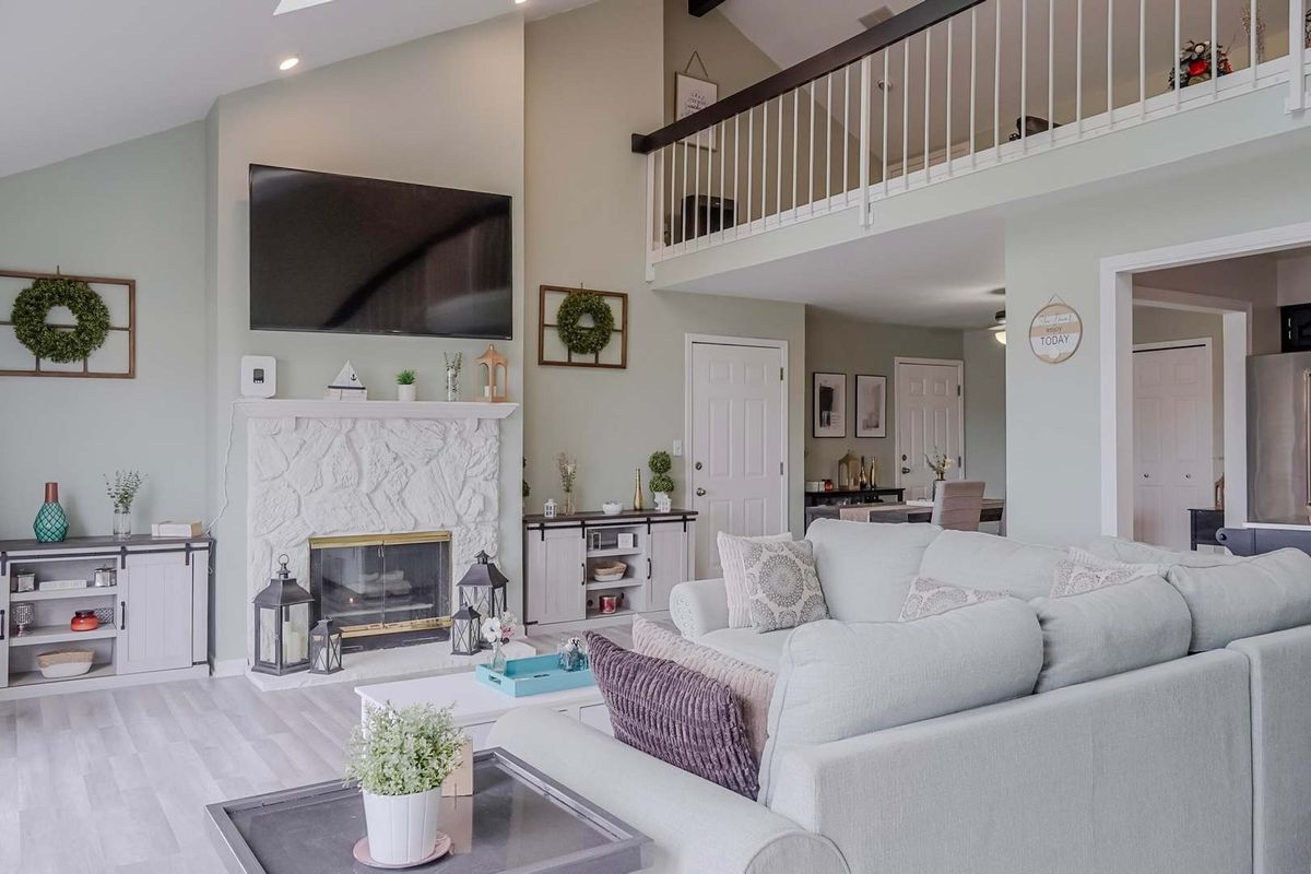 5065 Spinnaker Lane #E, Crown Point, IN 46307