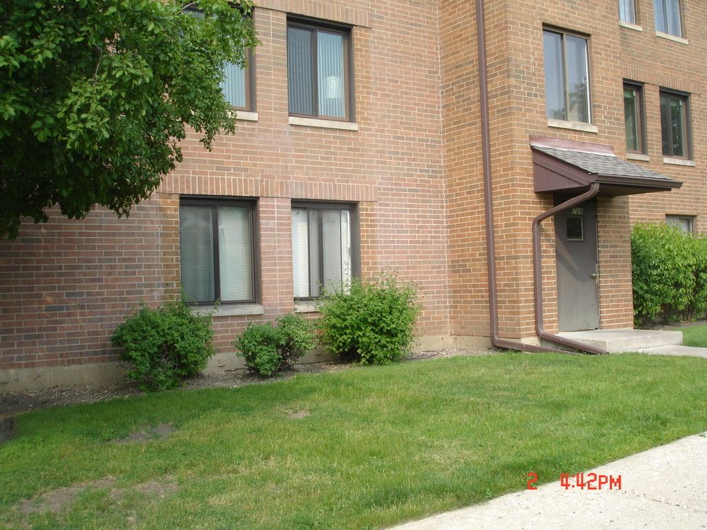 708 N Briar Hill Lane #2 — Addison, IL 60101