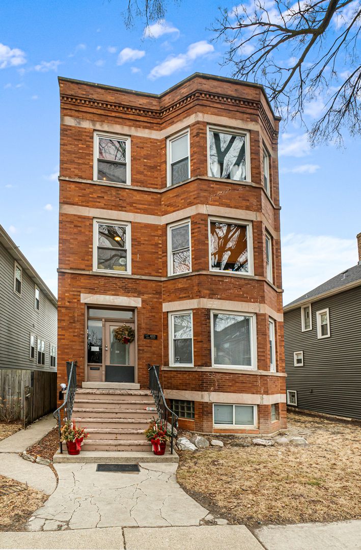 4021 N Whipple Street — Chicago, IL 60618
