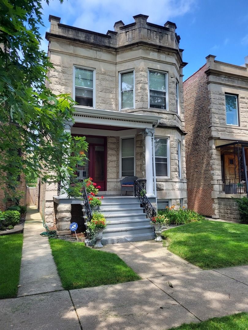 2020 W Waveland Avenue — Chicago, IL 60618