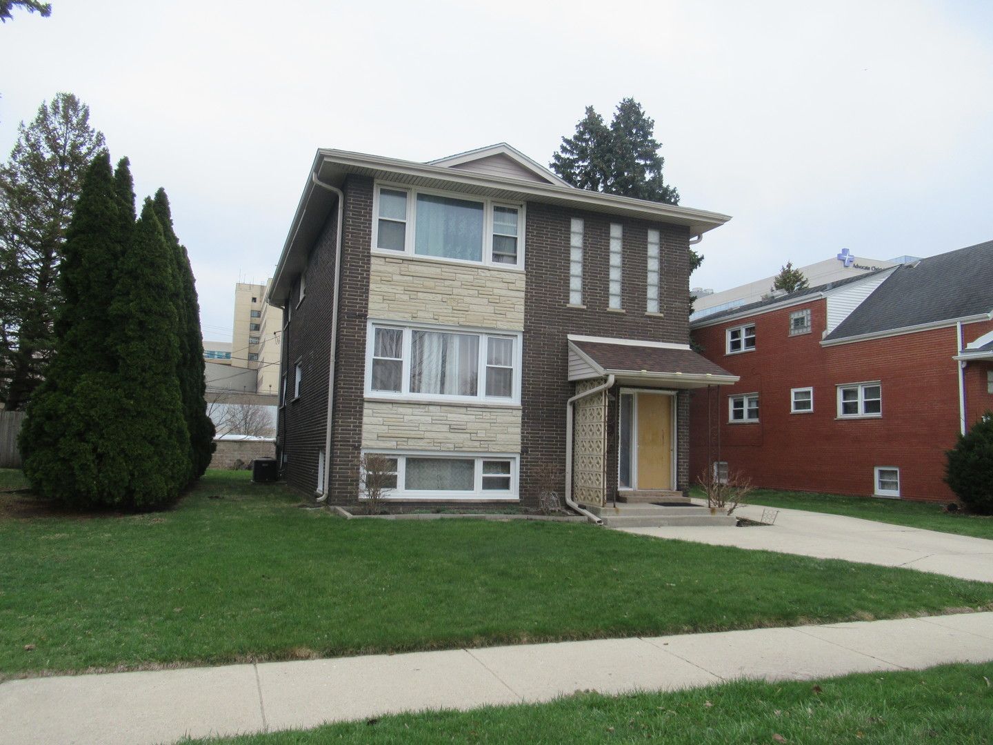 9405 S Kolmar Avenue — Oak Lawn, IL 60453
