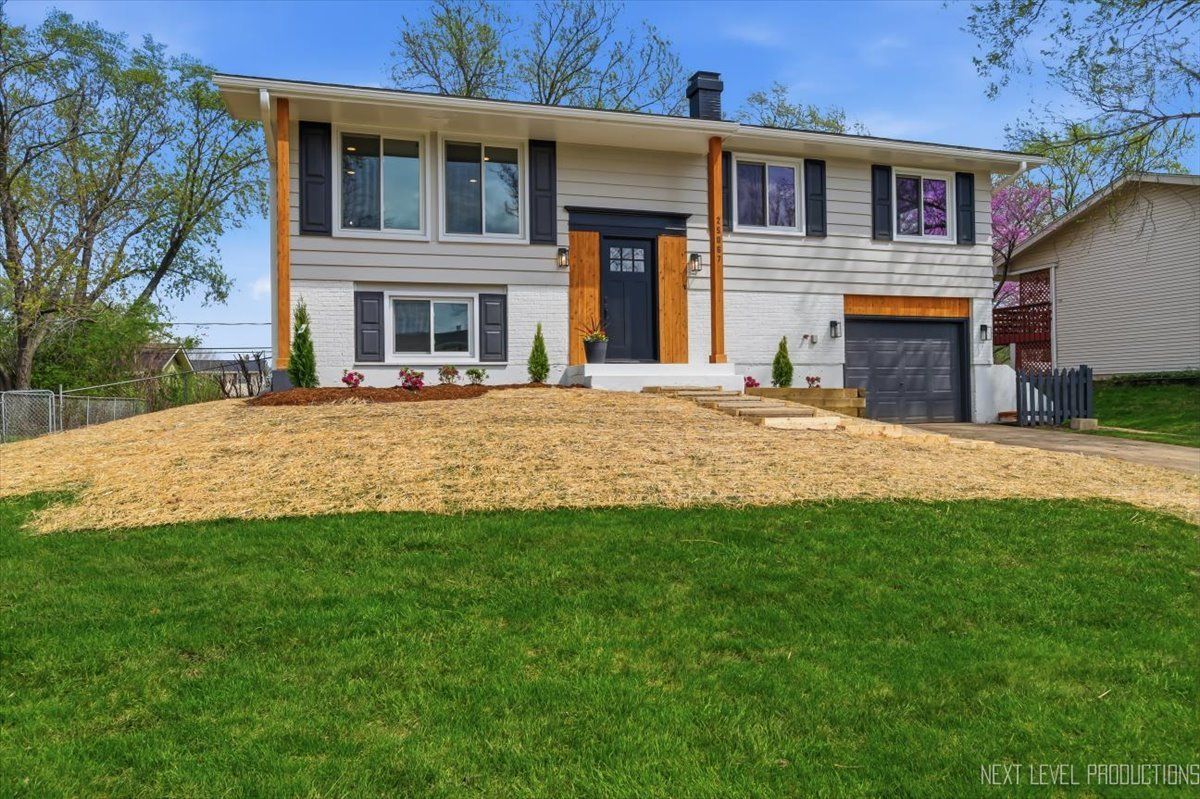 2S067 Beaumont Lane — Lombard, IL 60148