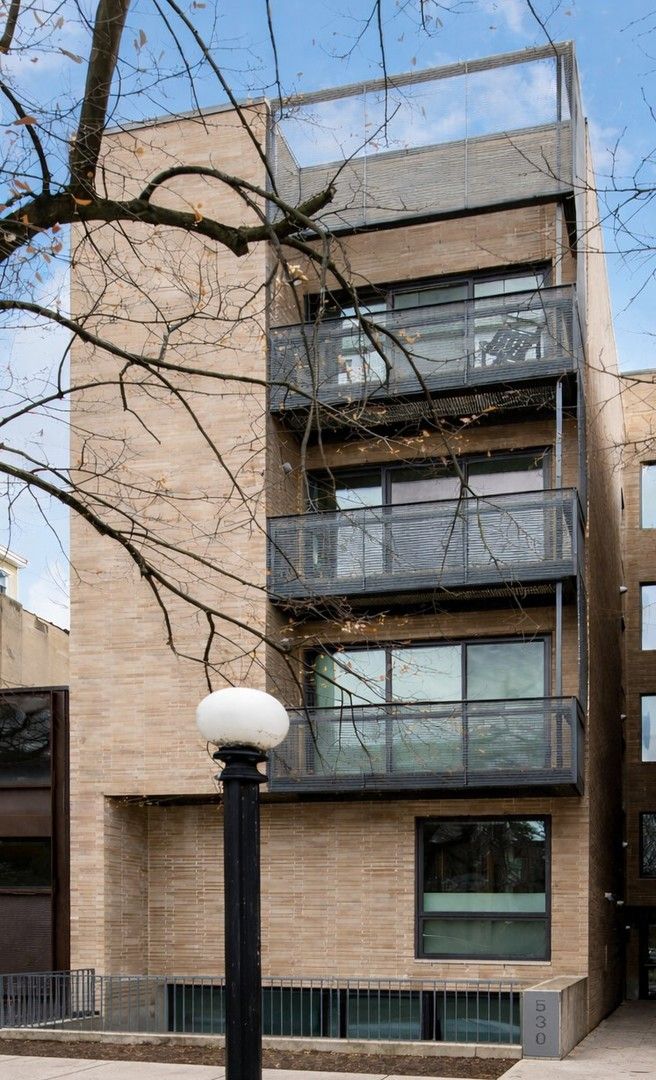 530 Dickens Avenue, Chicago, IL 60614