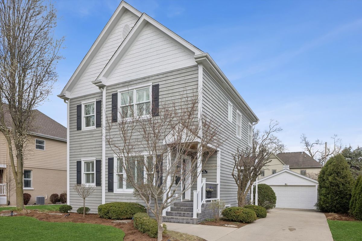 131 Indian Drive, Clarendon Hills, IL 60514