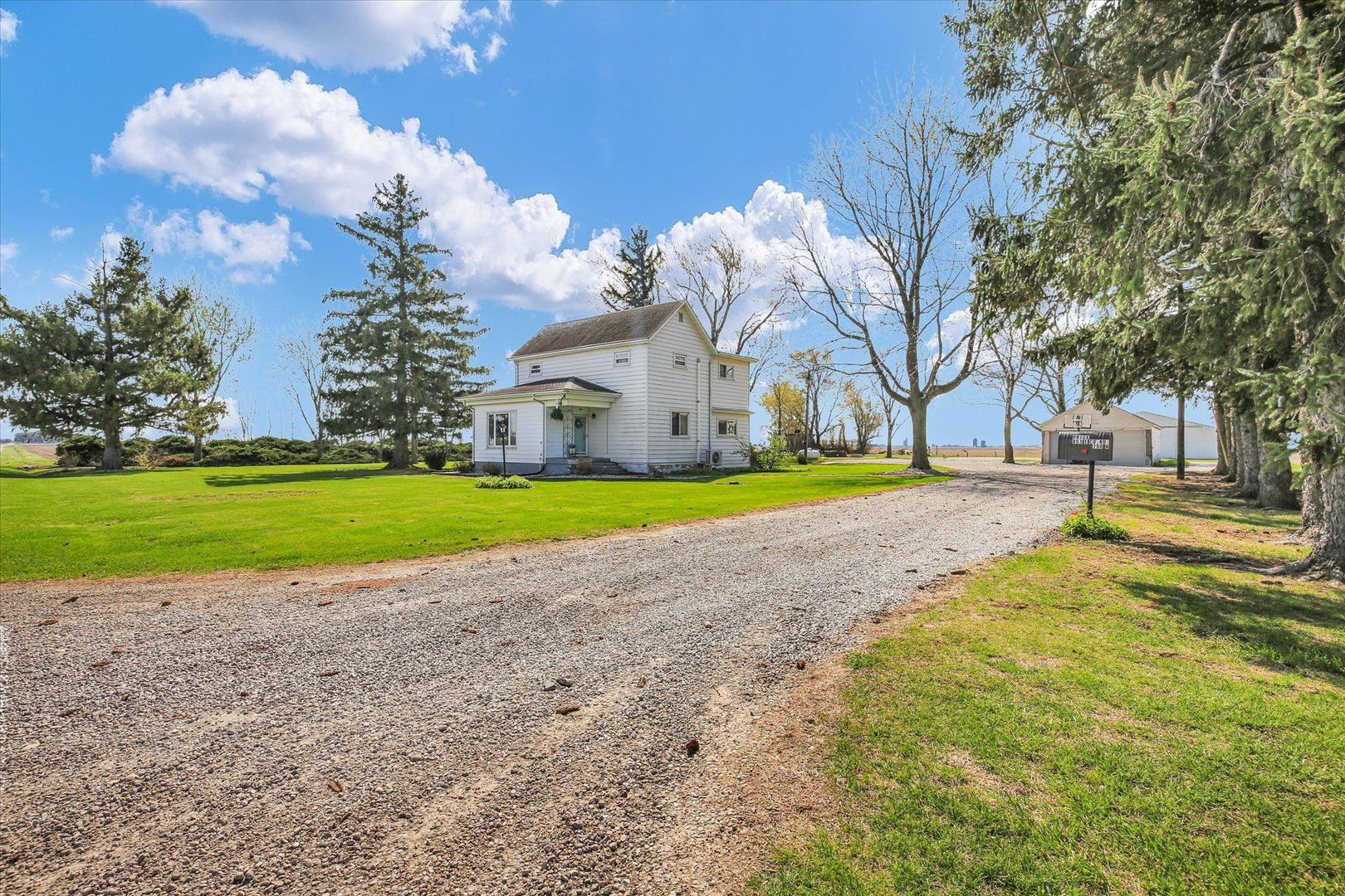 851 E County Road 750 — Tuscola, IL 61953