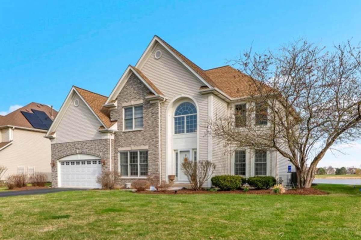 415 Mallard Point Drive, North Aurora, IL 60542