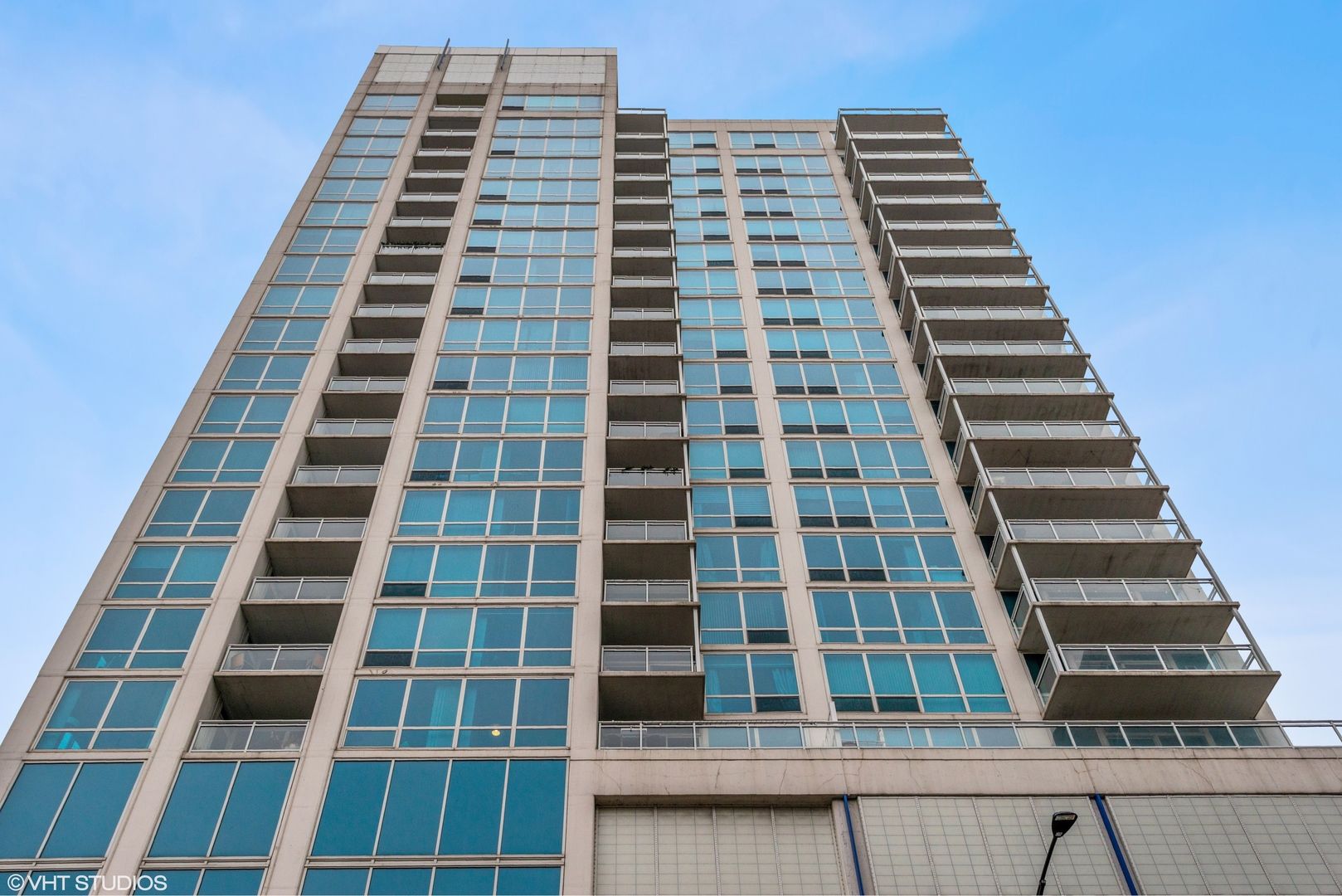 757 N Orleans Street #2206 — Chicago, IL 60654