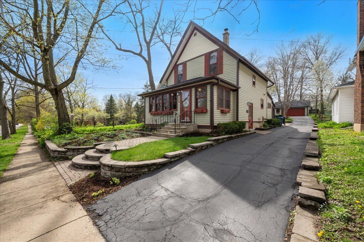 218 S 1st Street — Geneva, IL 60134