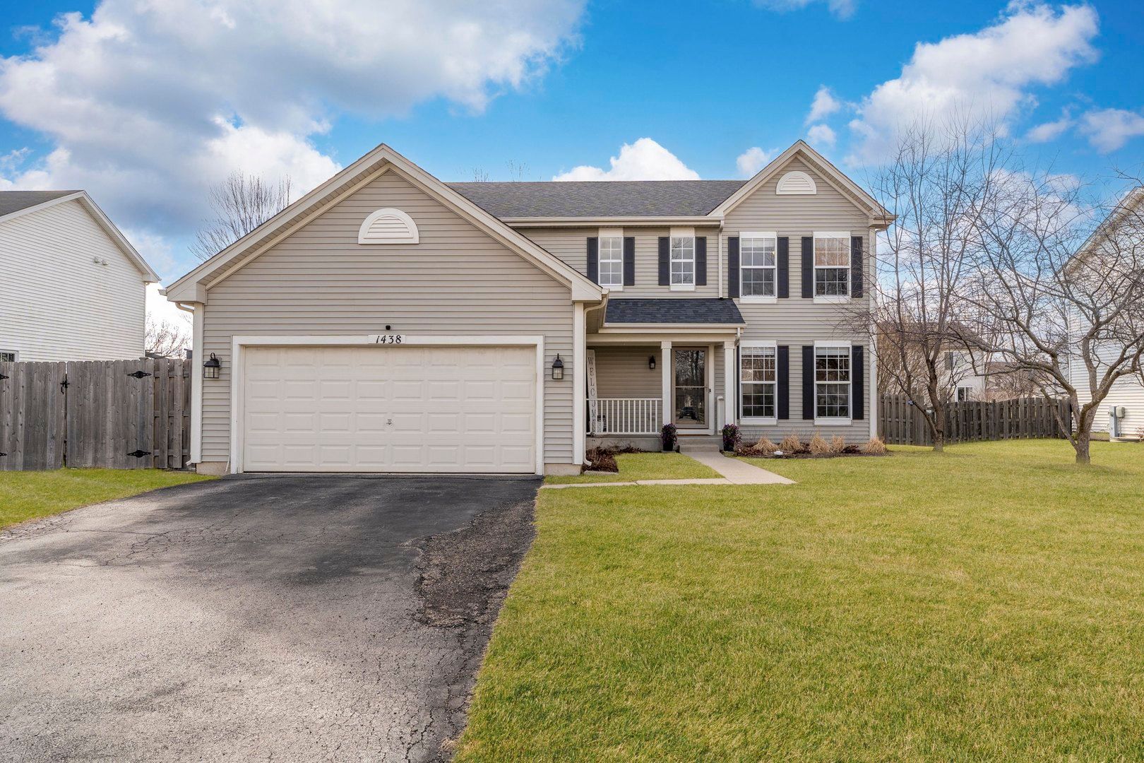 1438 S Amarias Drive — Round Lake, IL 60073