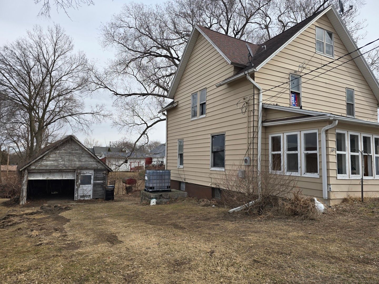 302 N Bluff Street — Albany, IL 61230