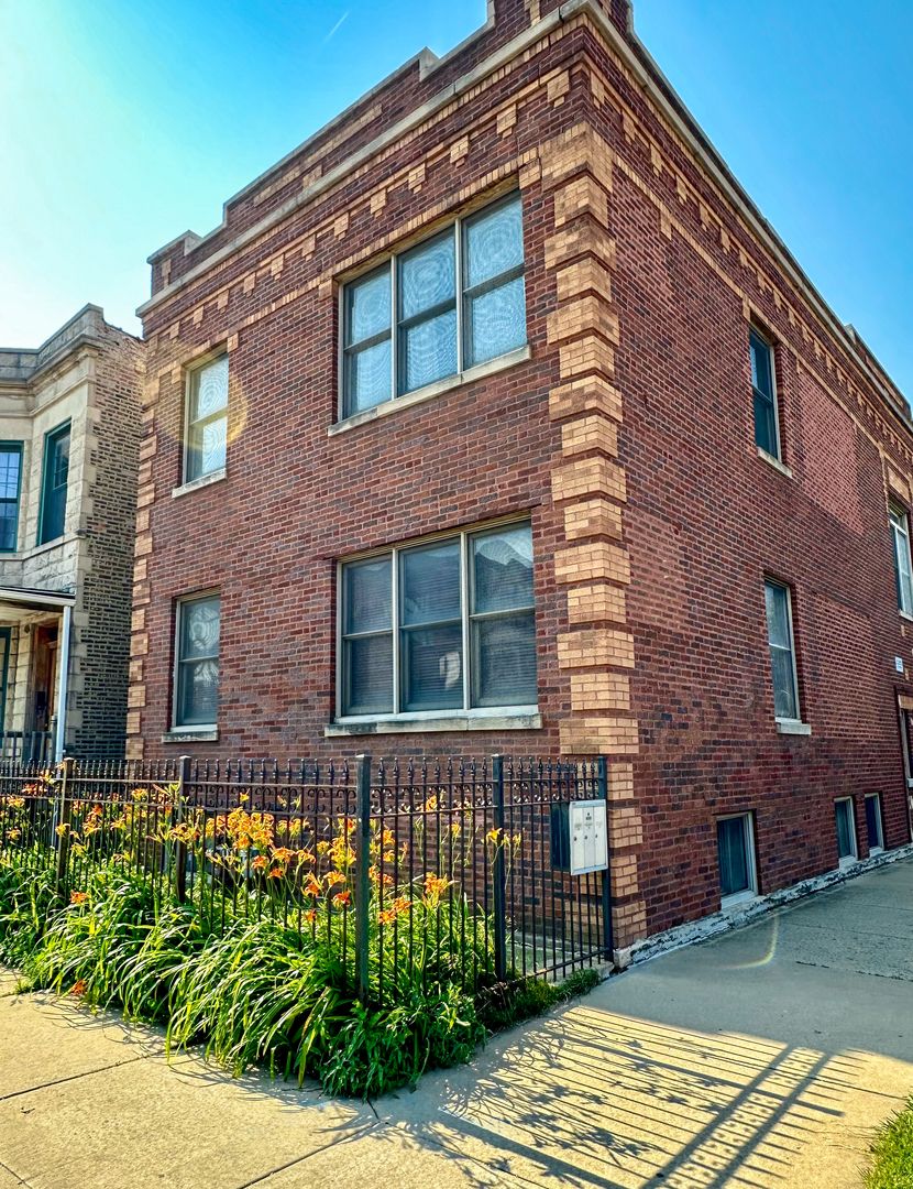 2751 Campbell Avenue, Chicago, IL 60647