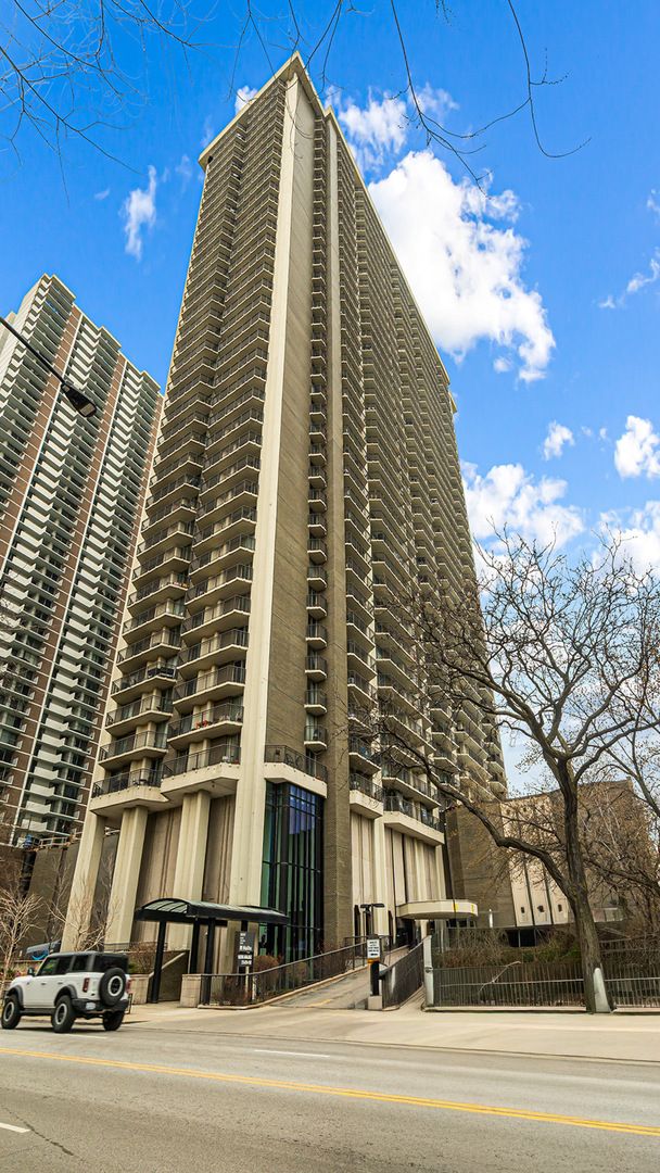 6007 N Sheridan Road #34G — Chicago, IL 60660