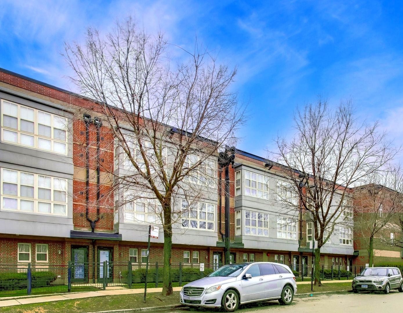 49 E 23rd Street — Chicago, IL 60616