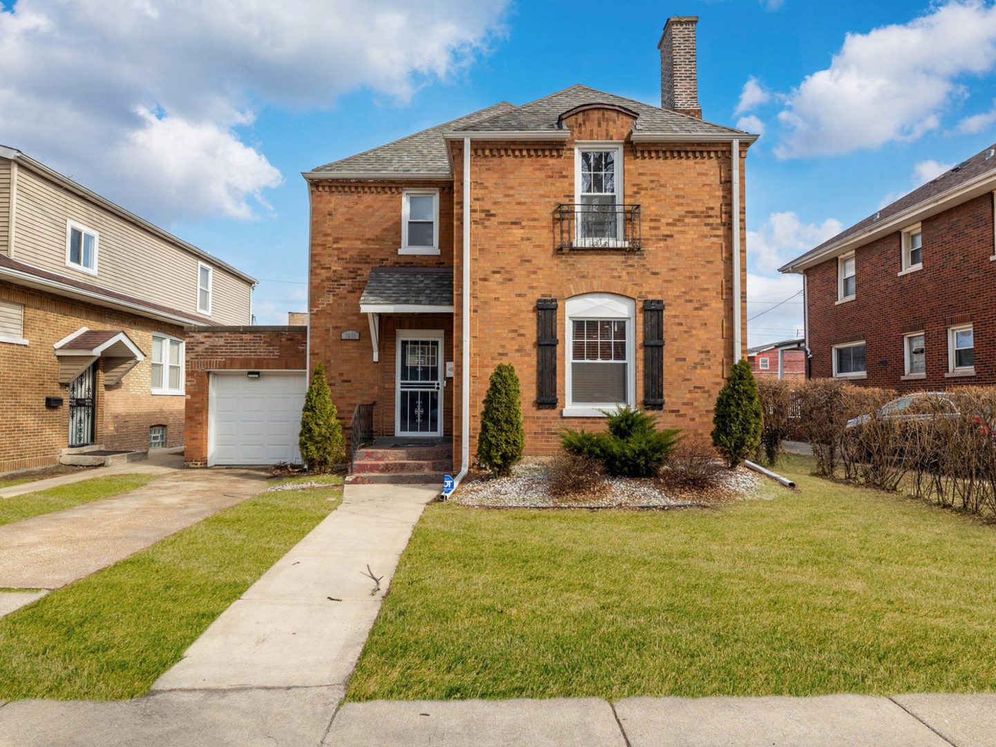 7931 Paxton Avenue — Chicago, IL 60617