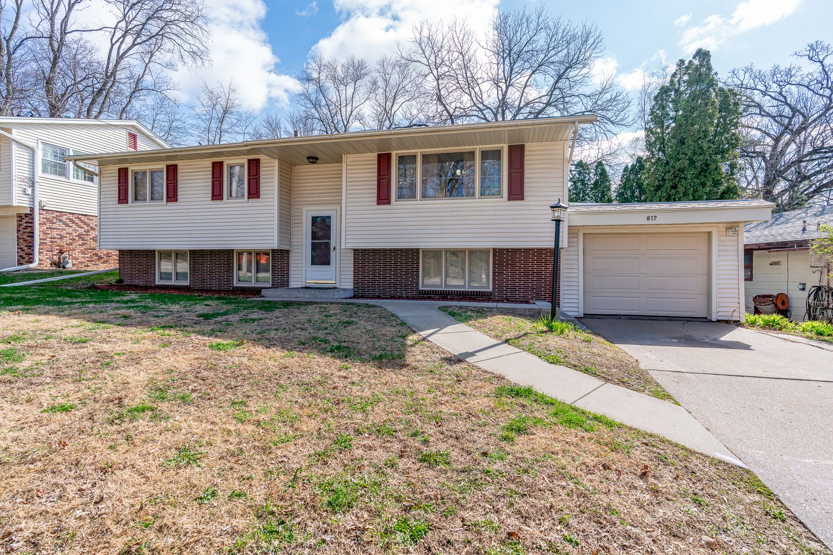 817 16th Street — Bettendorf, IA 52722
