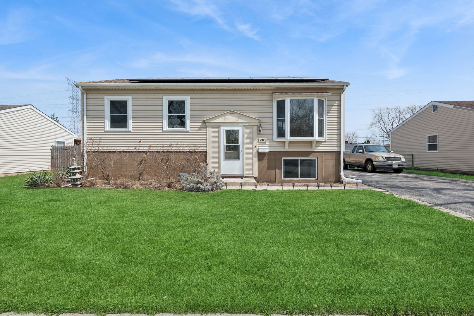 209 Nippert Avenue — Romeoville, IL 60446