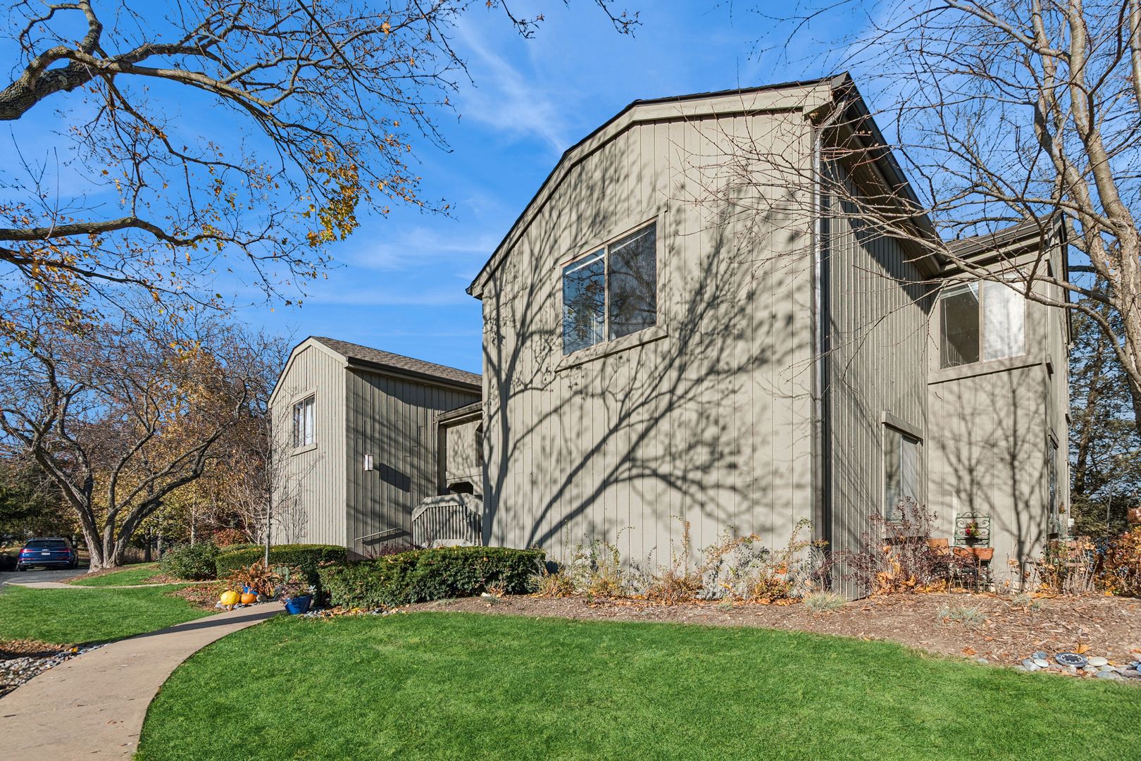 33 Shoreline Road #B — Lake Barrington, IL 60010