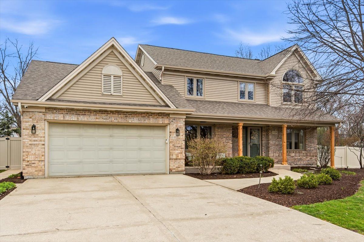 334 E MCKENNA Court — Elmhurst, IL 60126
