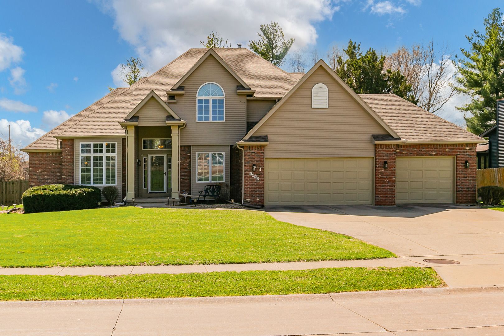 3475 Lundy Lane — Bettendorf, IA 52722