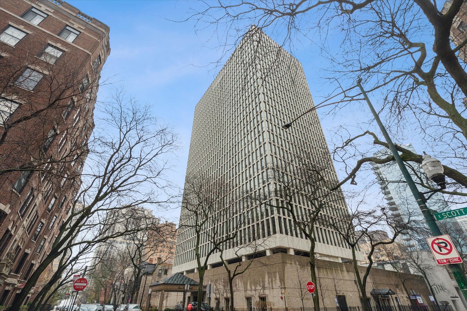1 E Scott Street #1112 — Chicago, IL 60610