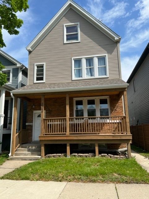3348 Warner Avenue — Chicago, IL 60618