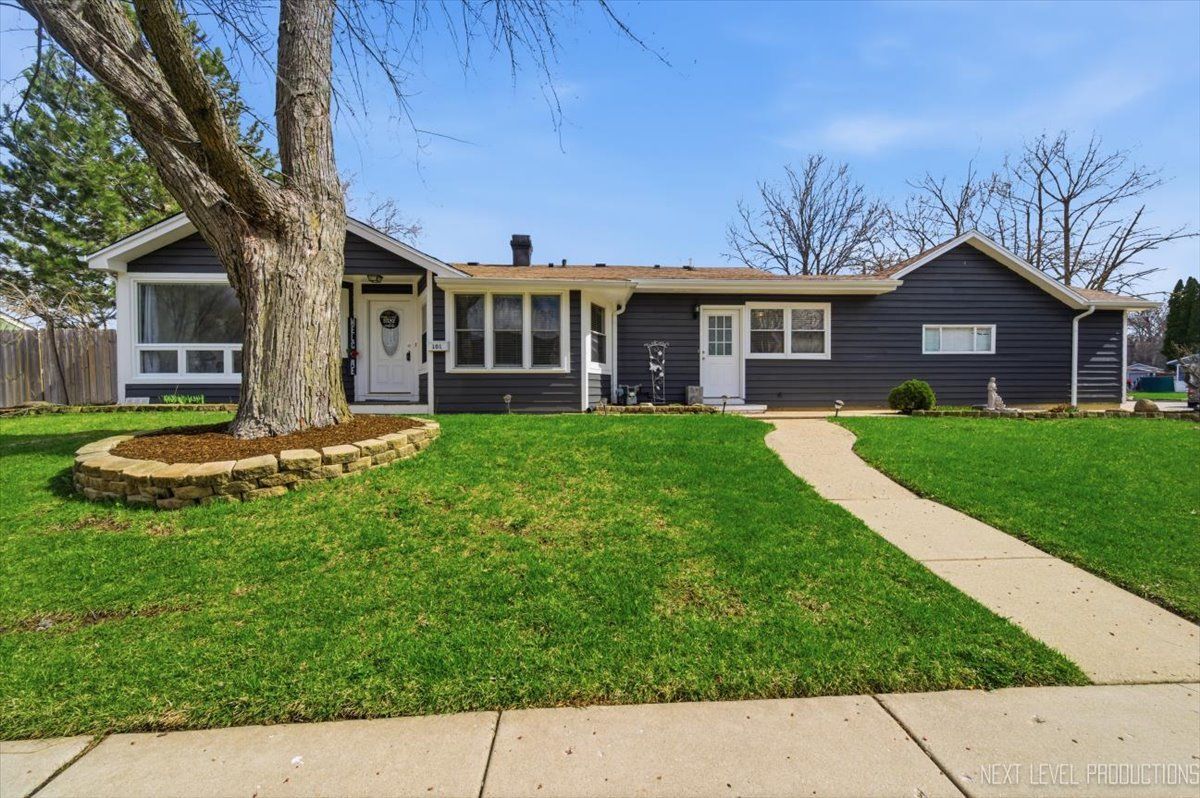 101 Hickory Drive — Carpentersville, IL 60110
