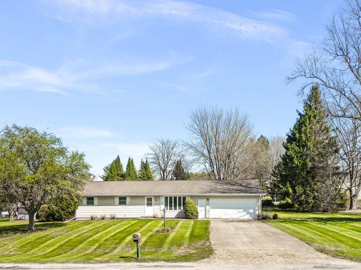 14735 Lunar Drive, Bloomington, IL 61705