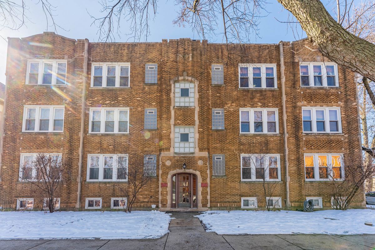 4704 Kasson Avenue, Chicago, IL 60630