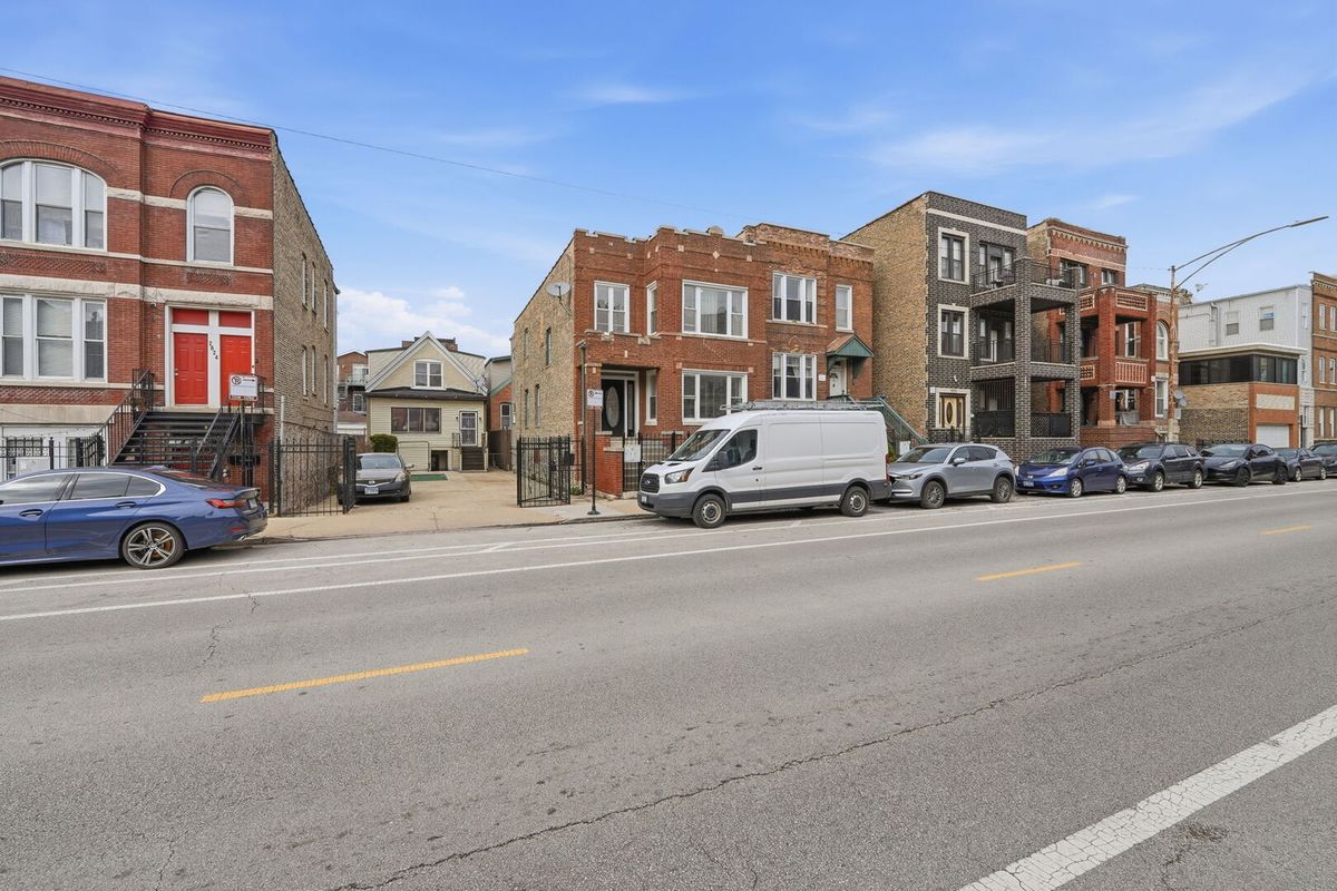 2618 Augusta Boulevard, Chicago, IL 60622