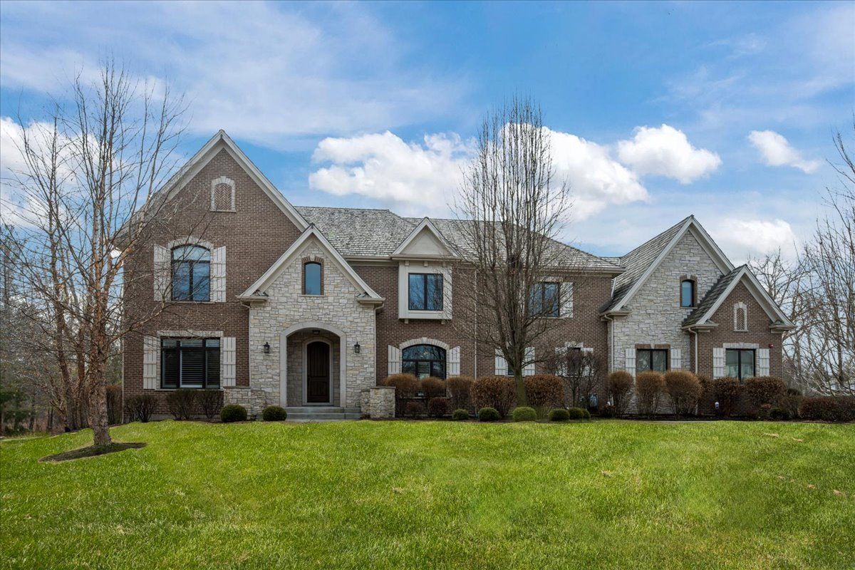 25 Clay Court — Lake Bluff, IL 60044