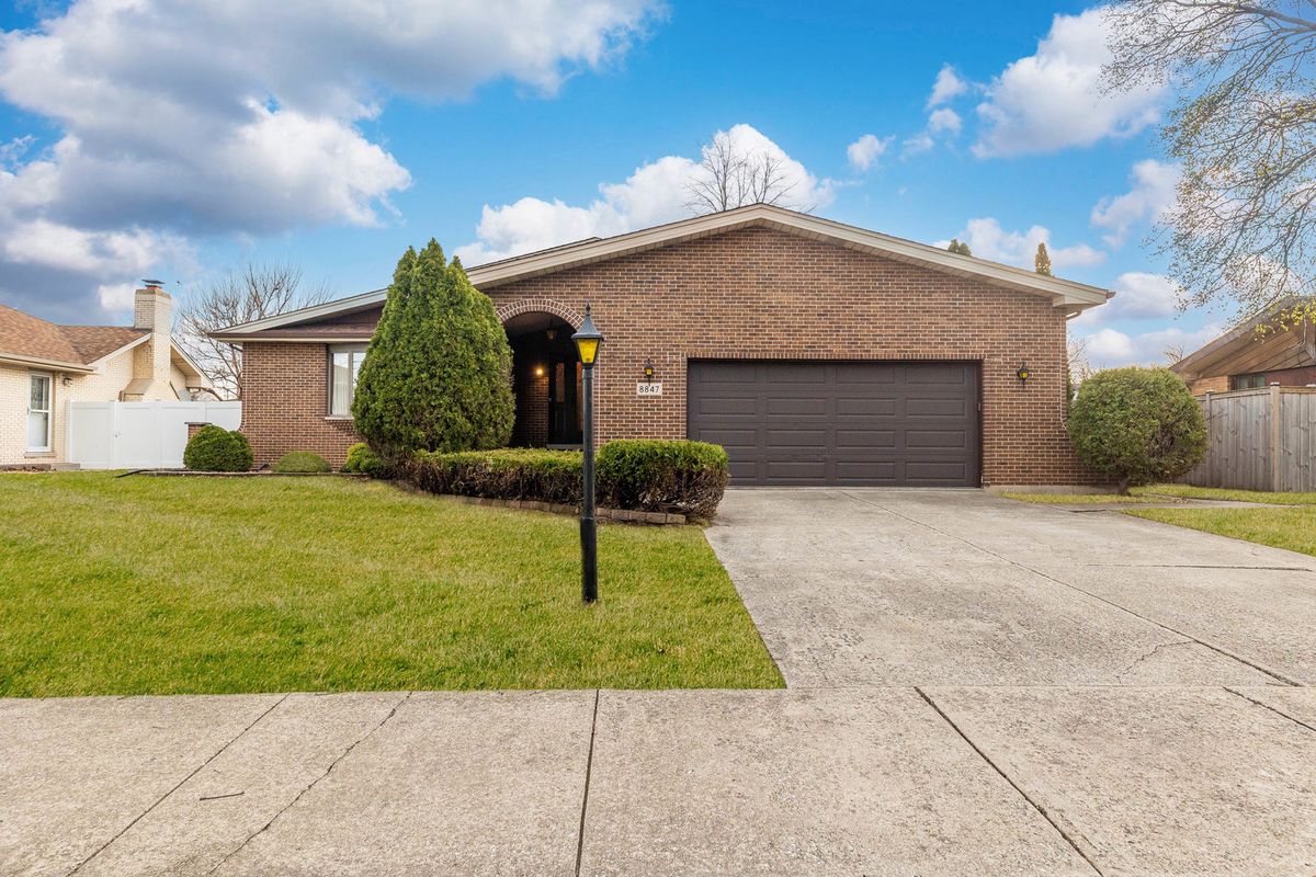 8847 Meade Avenue, Oak Lawn, IL 60453