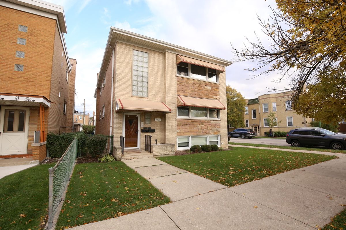 5501 Mango Avenue, Chicago, IL 60630