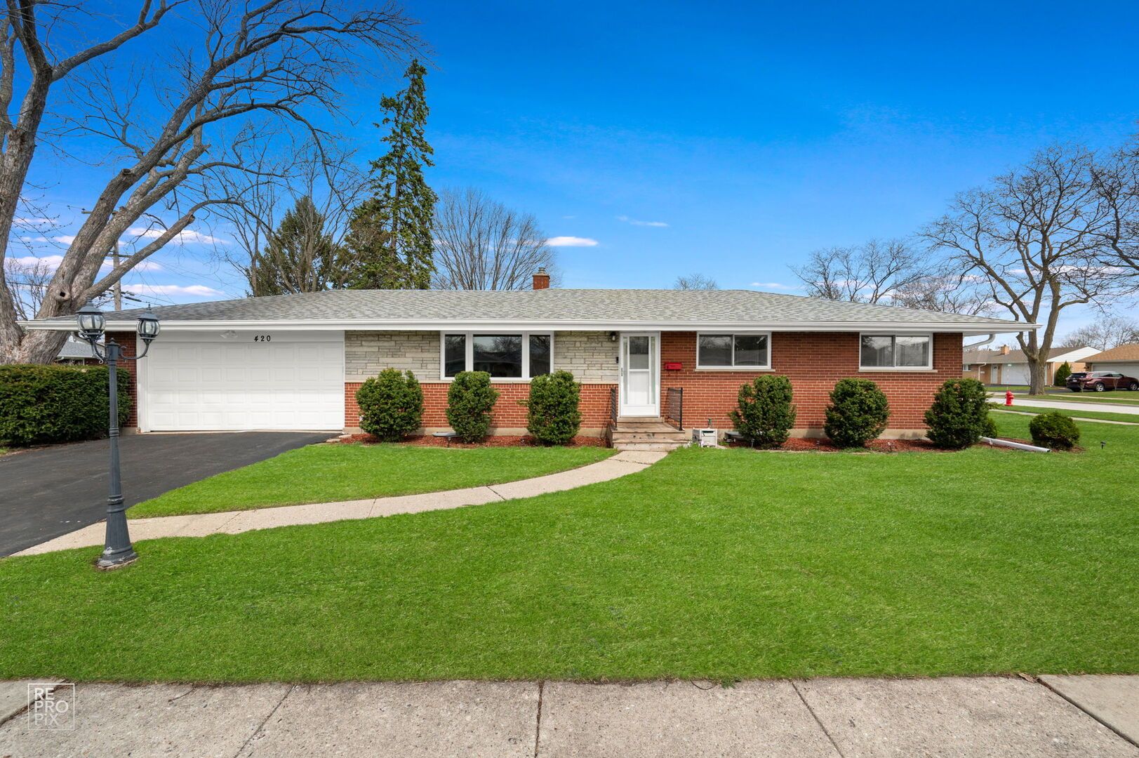 420 Berkshire Lane — Des Plaines, IL 60016