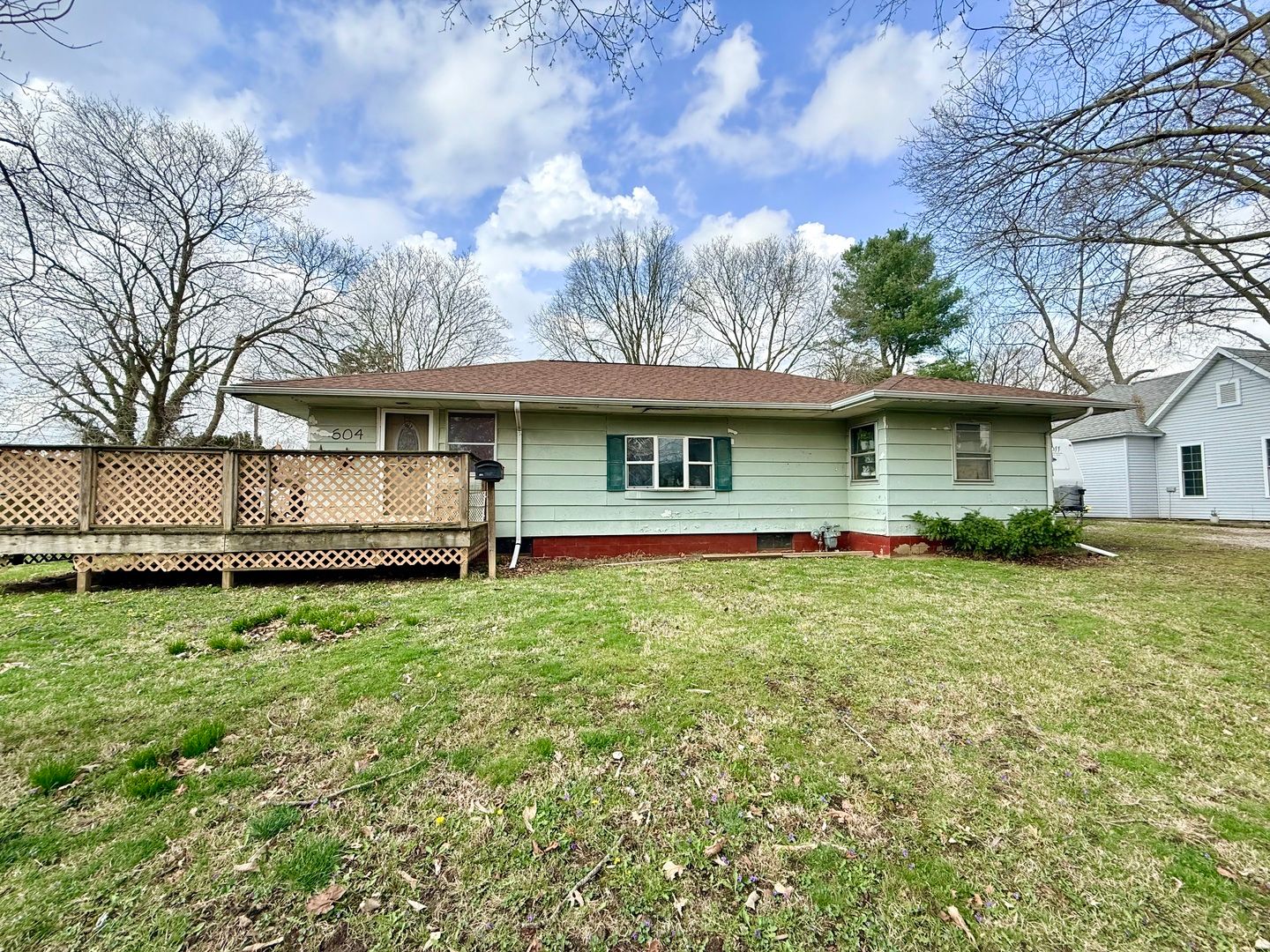 604 E Center Street — Monticello, IL 61856