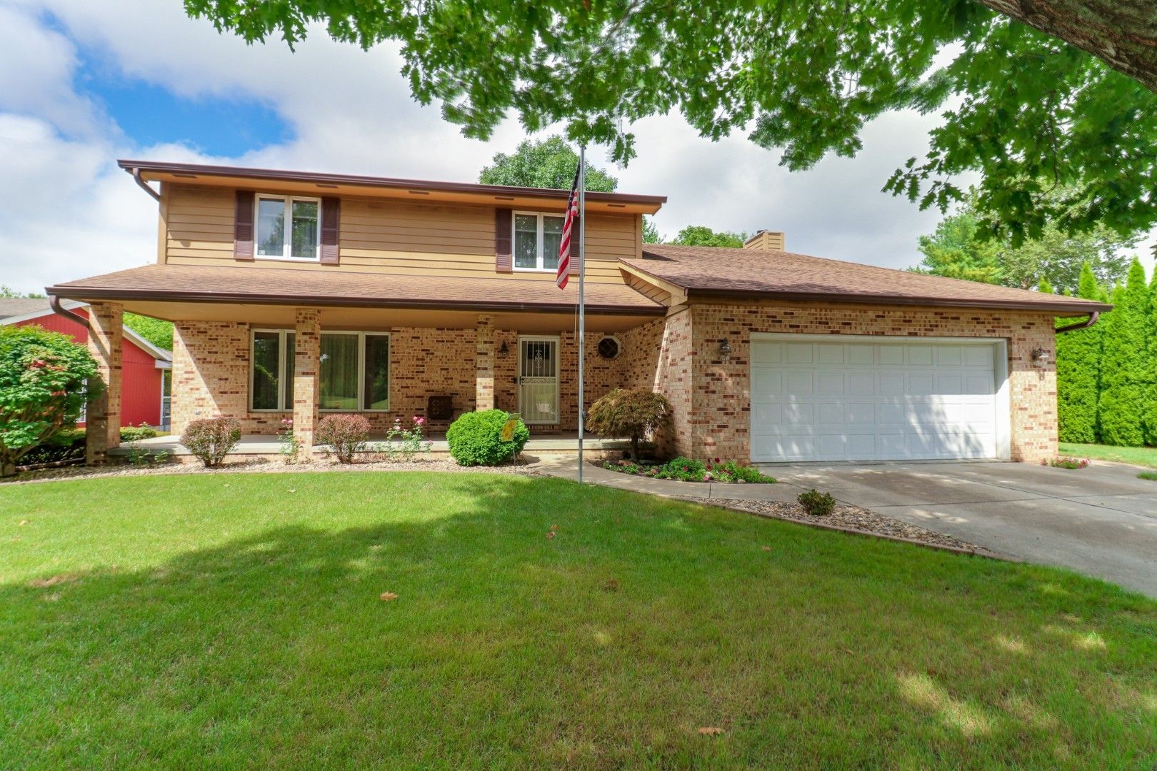 1005 S Hershey Road — Bloomington, IL 61704