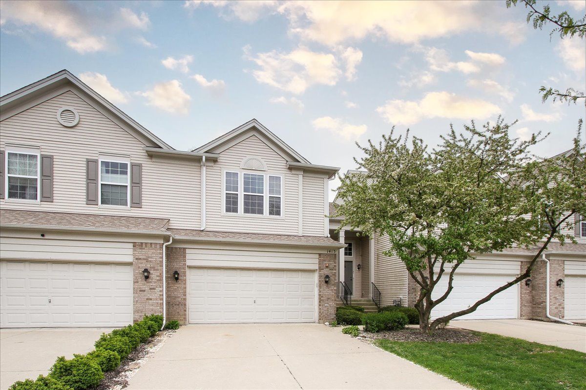 1413 Yellowstone Drive — Streamwood, IL 60107