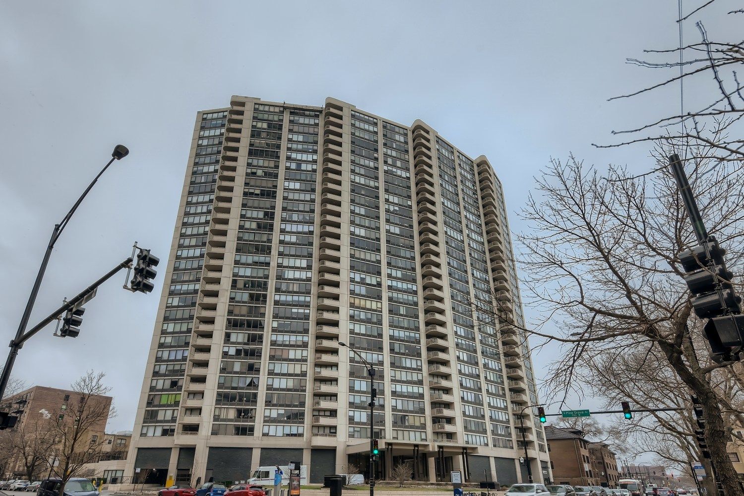 3930 N Pine Grove Avenue #2505 — Chicago, IL 60613