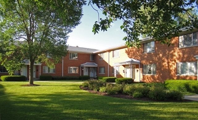 1332 Greenwillow Lane, Glenview, IL 60025