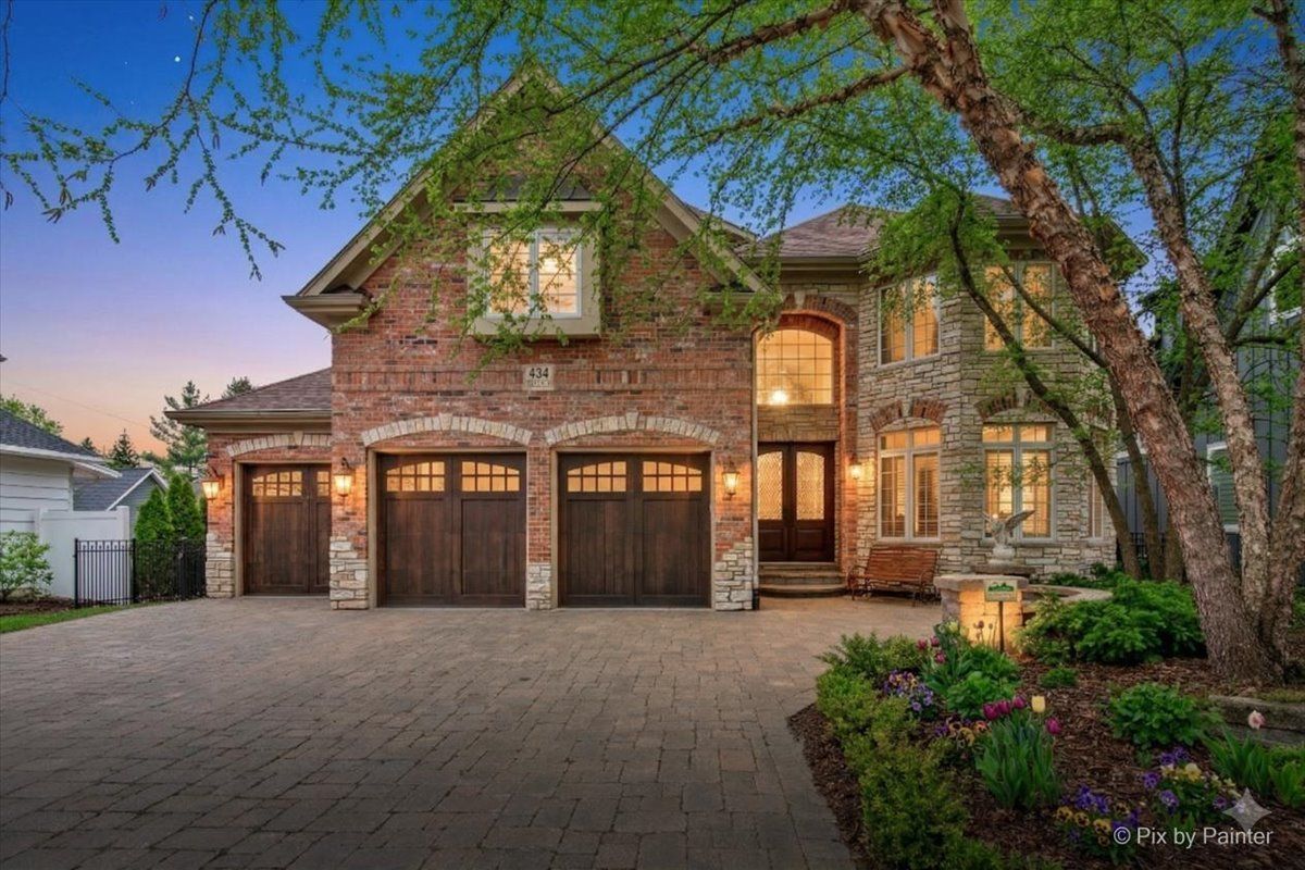 434 W Benton Avenue — Naperville, IL 60540
