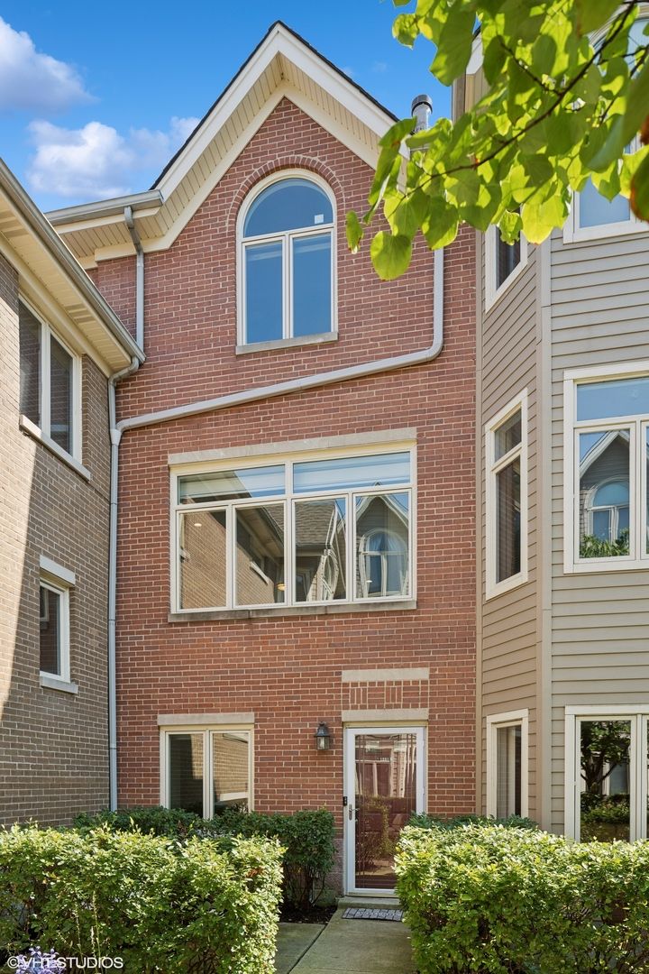 1251 W Fletcher Street #E — Chicago, IL 60657
