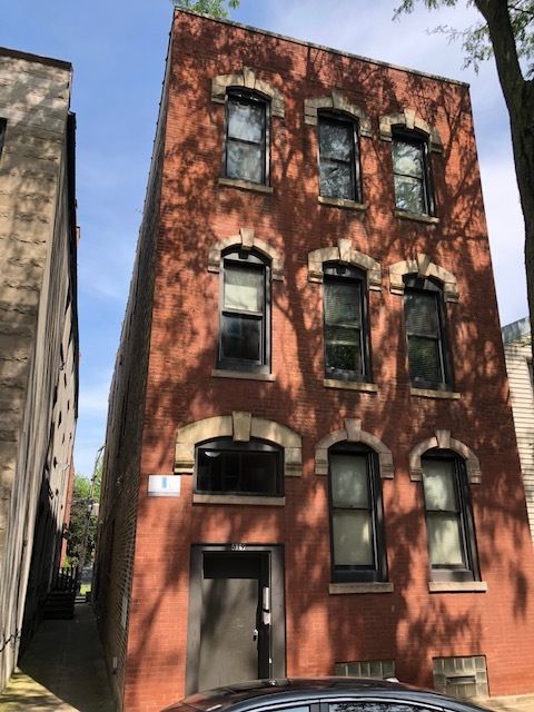 819 Carpenter Street, Chicago, IL 60607