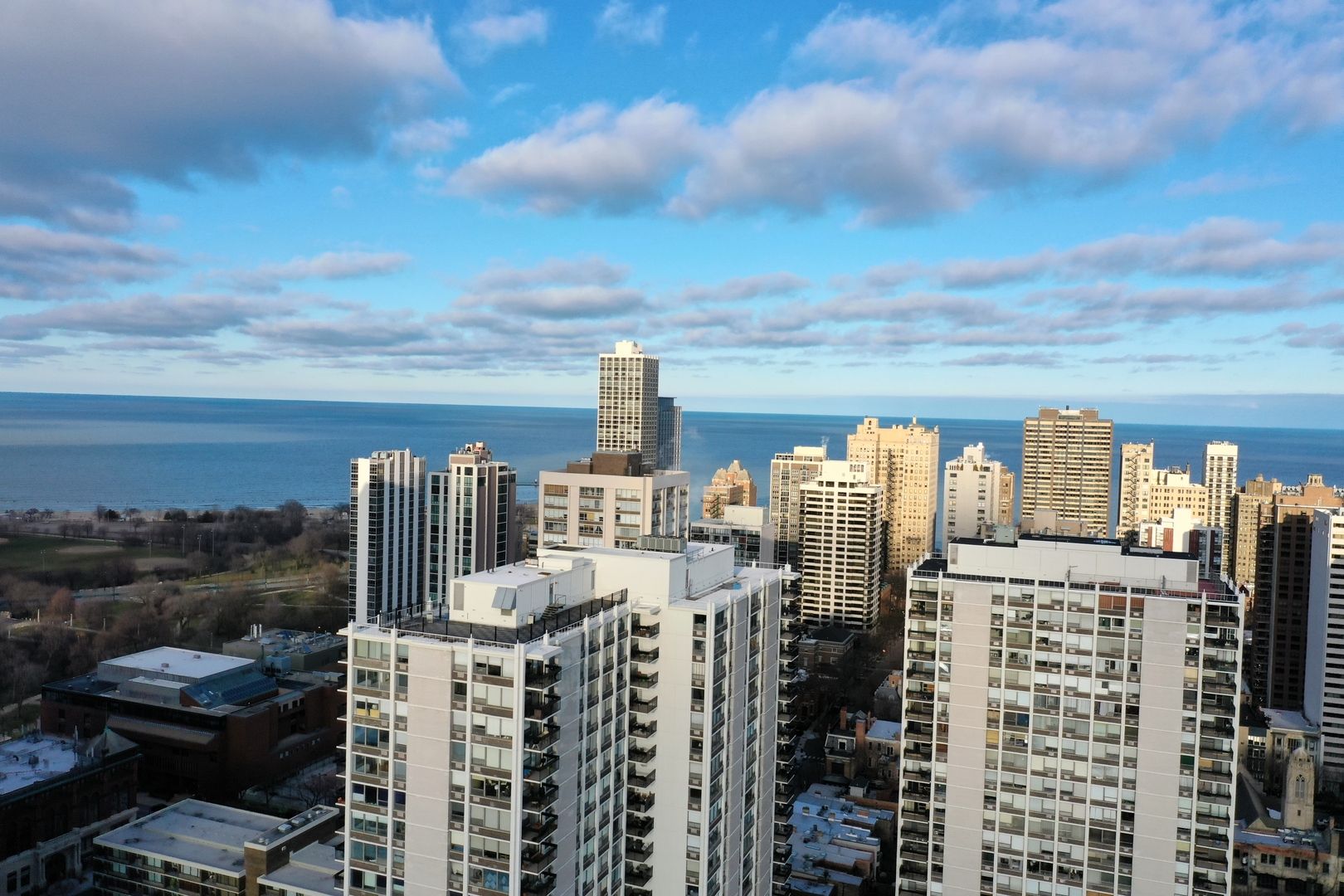 1455 N Sandburg Terrace #1105 — Chicago, IL 60610