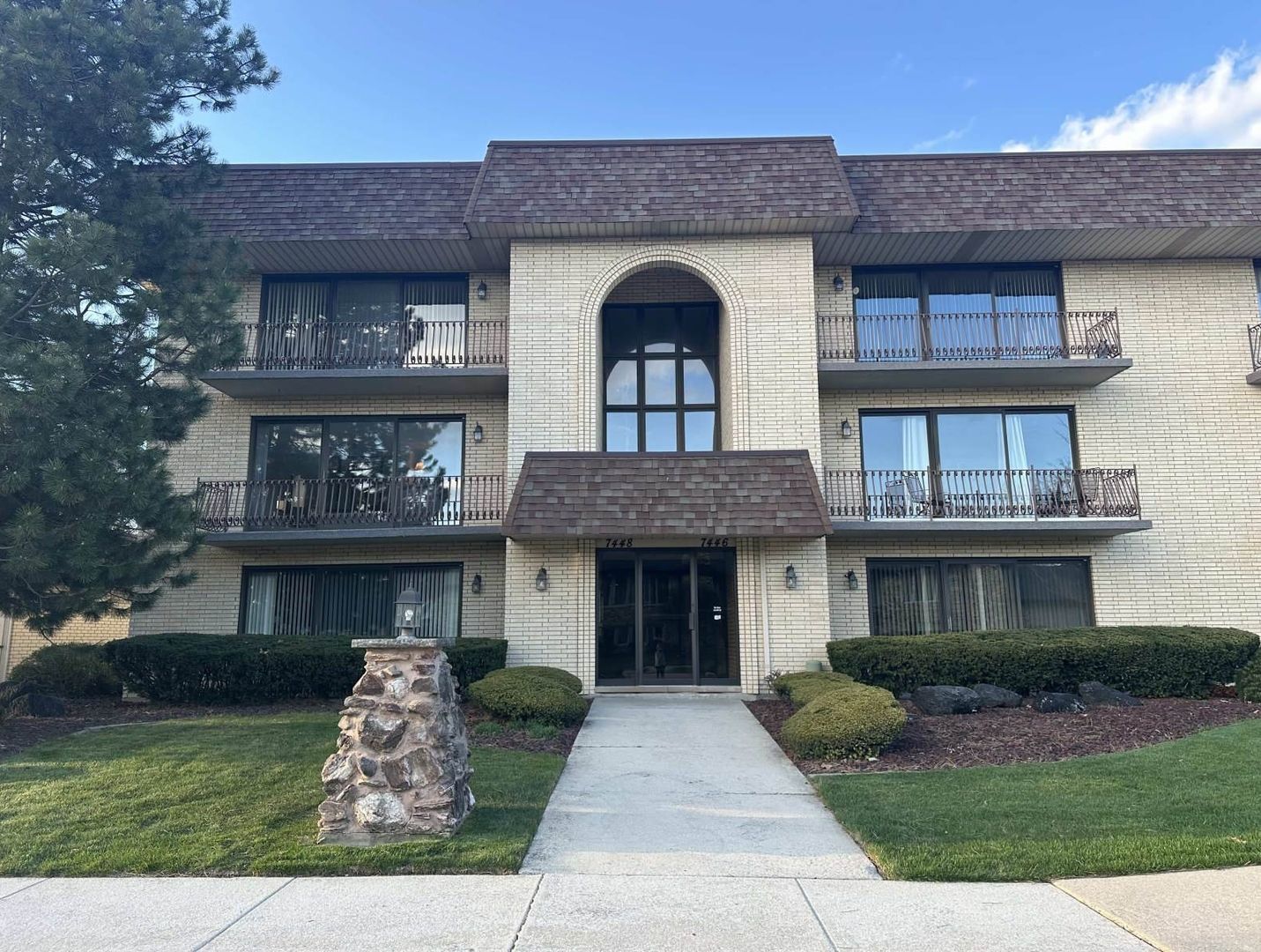 7448 W 153rd Street #2 — Orland Park, IL 60462