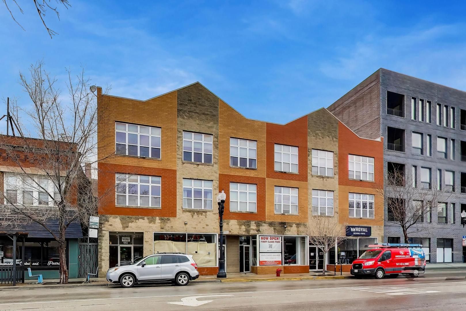 1962 W Lawrence Avenue #201 — Chicago, IL 60640