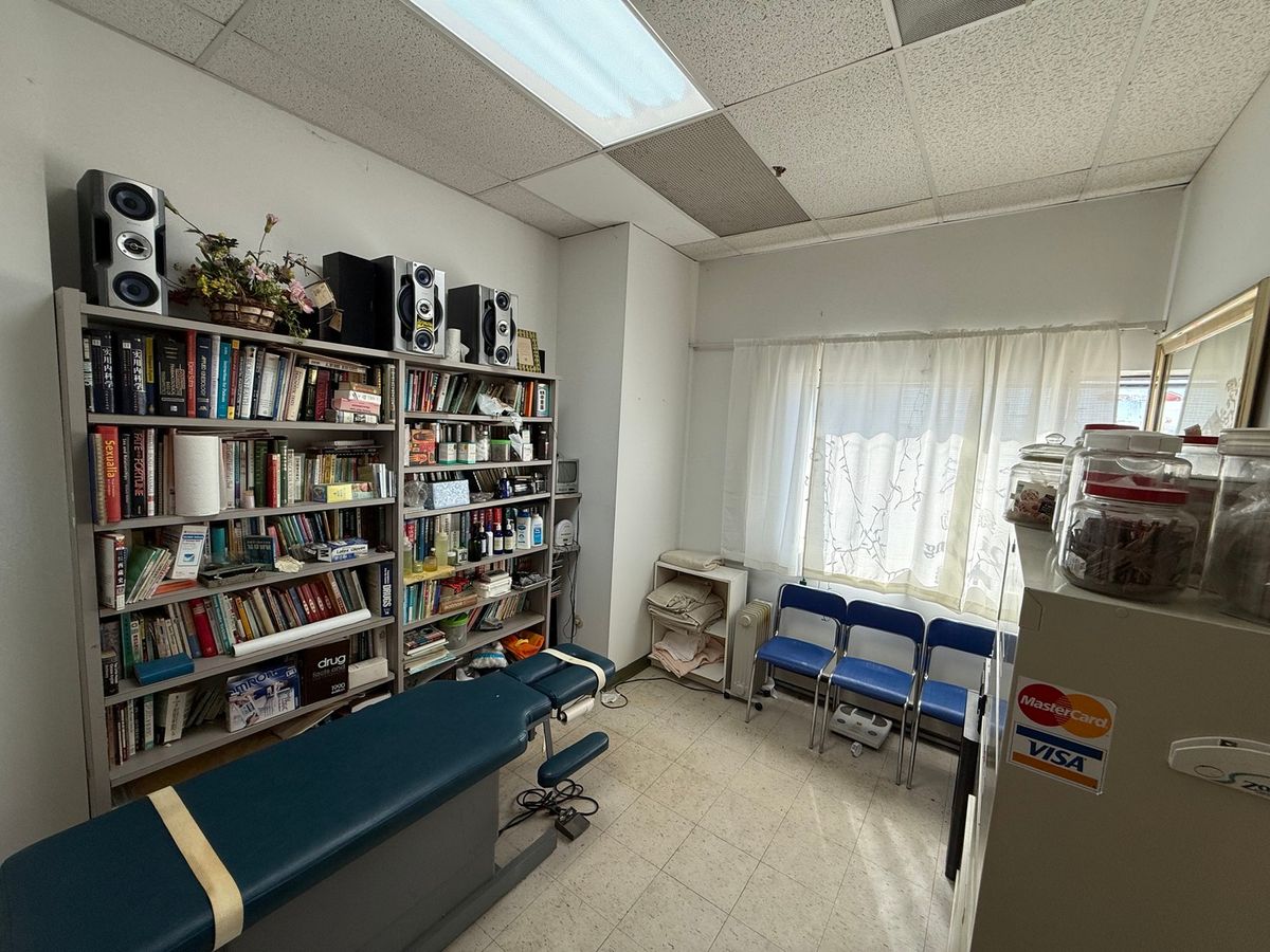 665 Pasquinelli Drive, Westmont, IL 60559