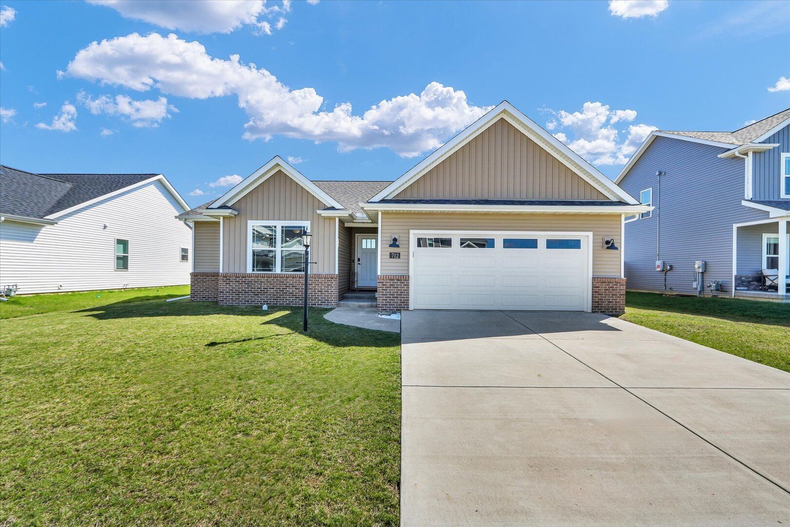 712 Cates Drive — Mahomet, IL 61853