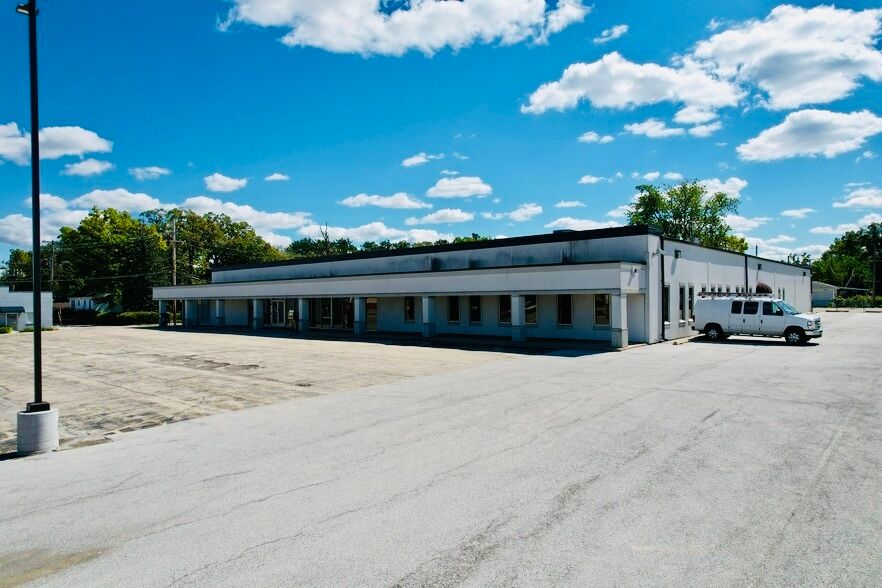 7101 111th Street, Worth, IL 60482