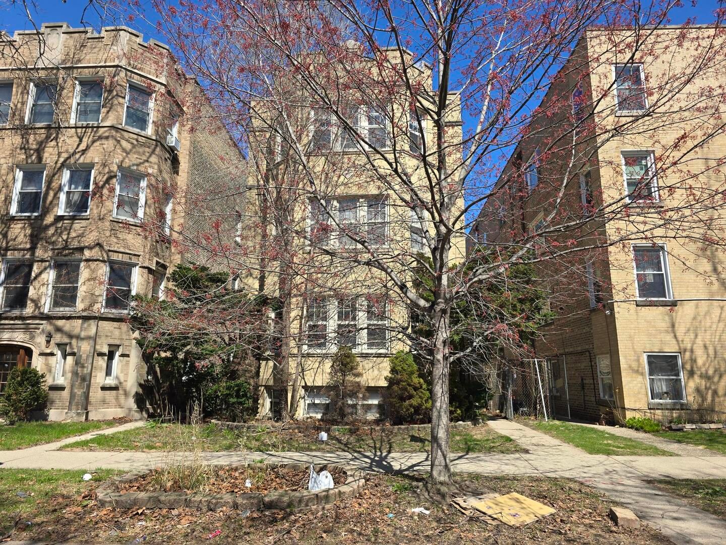 2206 Highland Avenue — Chicago, IL 60659